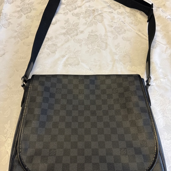 Authentic Louis Vuitton Graphite Damier District MM Cross Body Bag - Picture 1 of 16